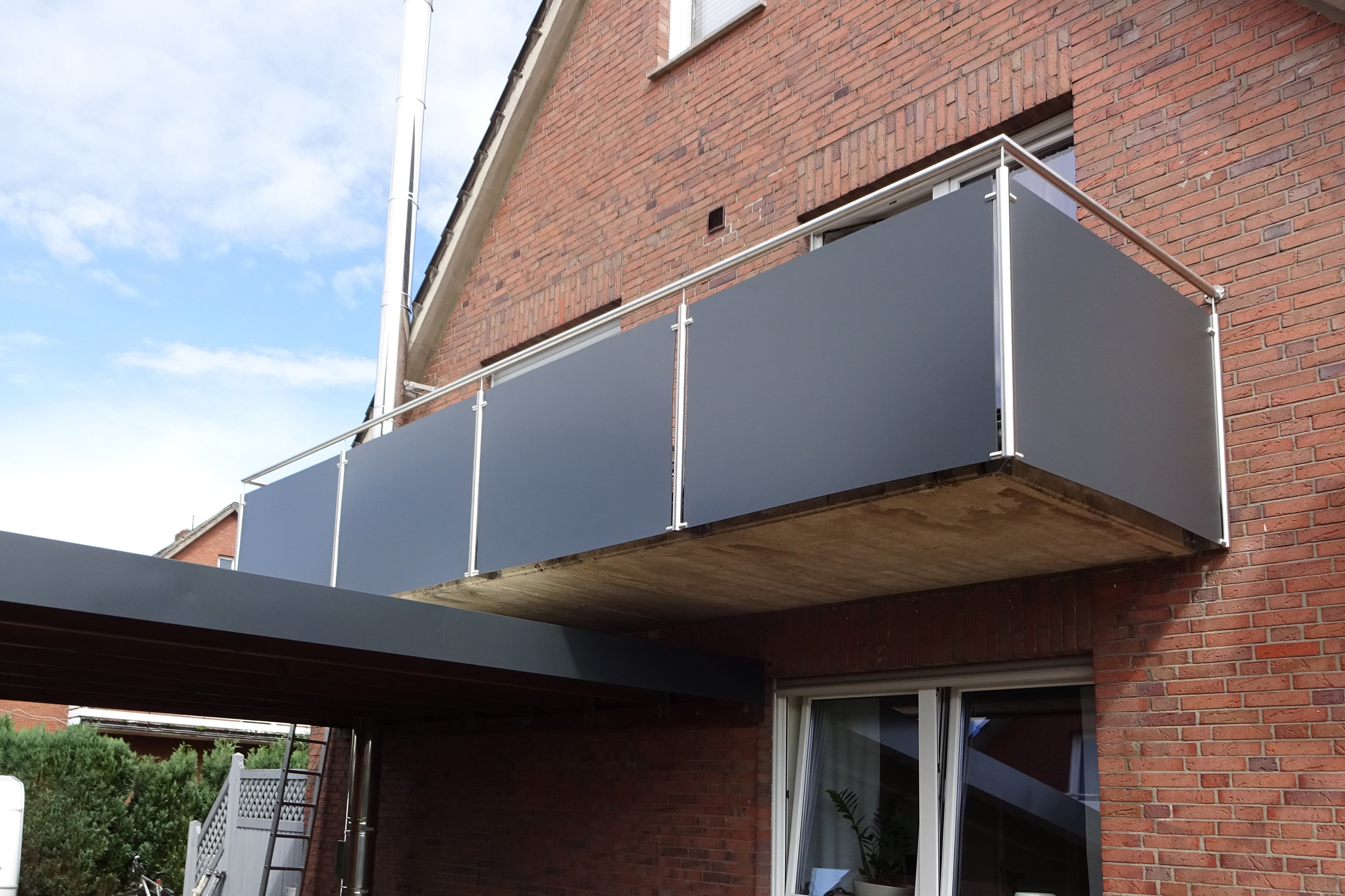 HPL Bau- und Fassadenplatte 6 mm anthrazit HPL Bau- und Fassadenplatte 6 mm anthrazit